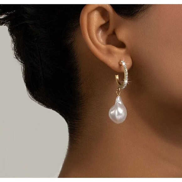 Pearl Drop Earrings Gold Tone Hoops Faux Diamonds Pearlcore - Picture 1 of 12